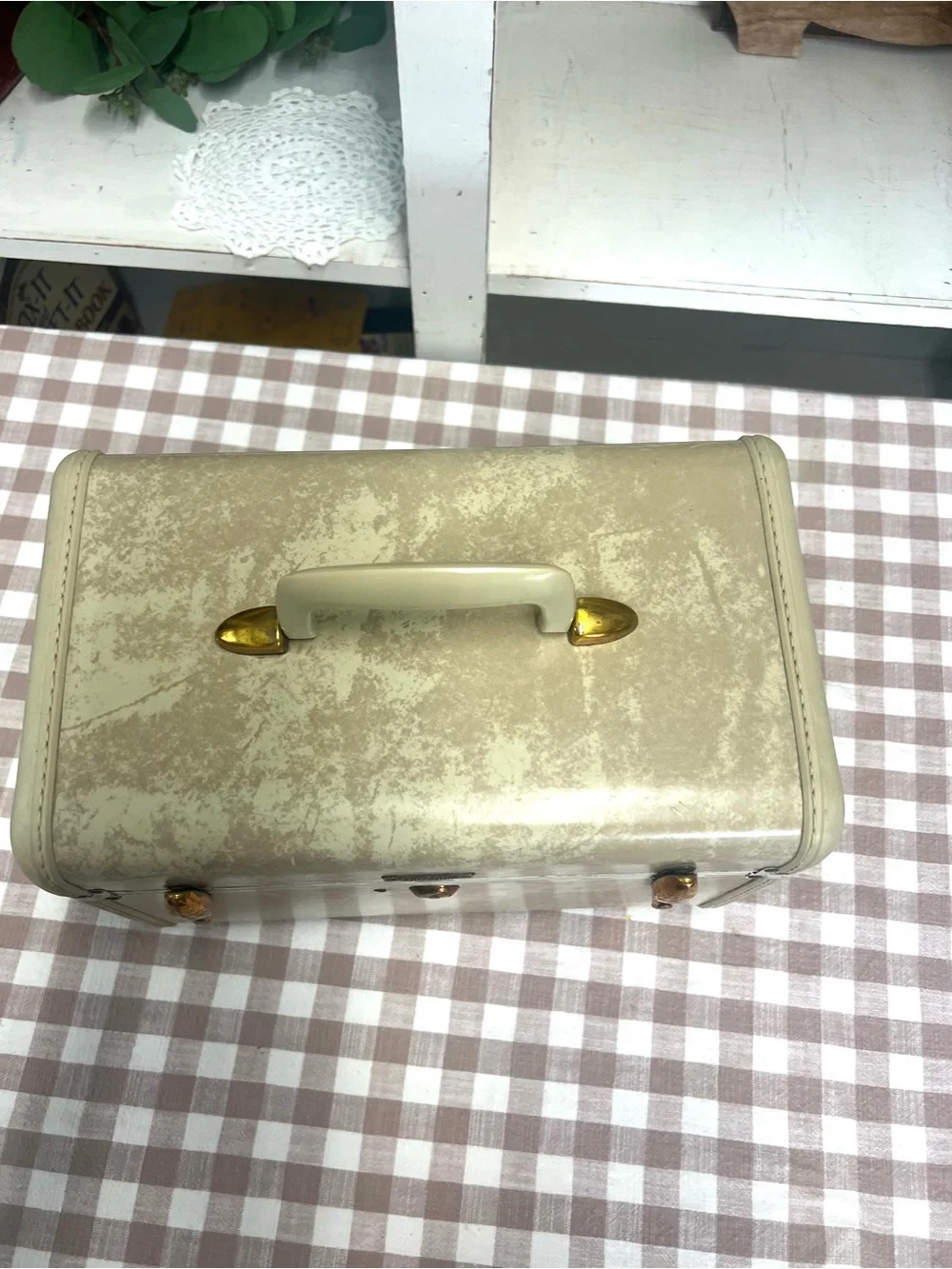 Vintage samsonite traincase cream marble makeup case retro grandma core luggage